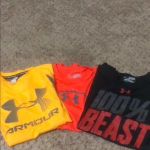Dry fit boys under armour size medium shirts (3)
